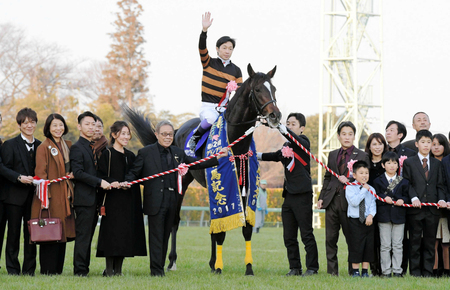 キタサンがディープに完敗！？ 有馬有終Ｖの単勝馬券未換金額が判明