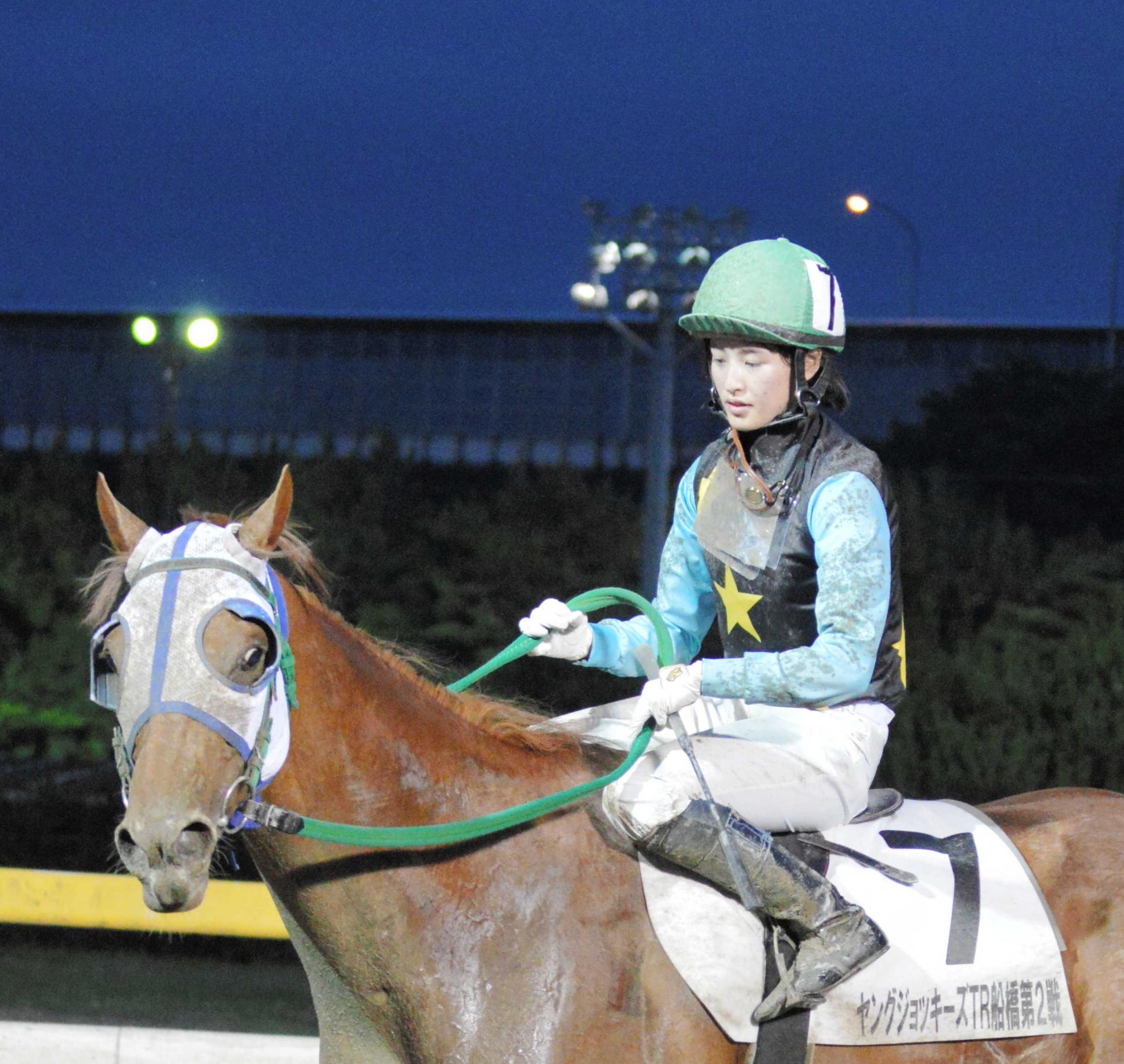 藤田菜七子“オリジナル勝負服”で躍進期す「勝ちにいきたい」 | 競馬