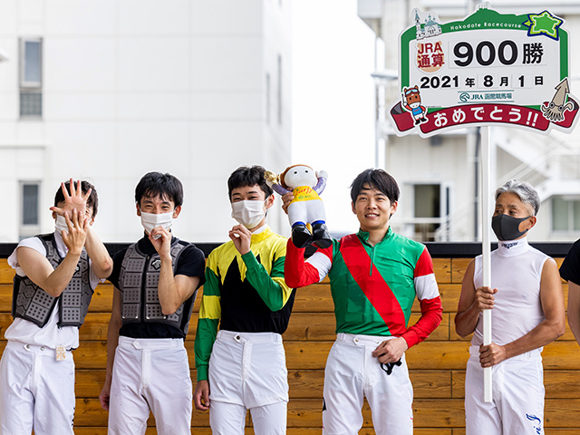 三浦皇成騎手がJRA通算10000回騎乗、史上最速・最年少で達成 | 競馬