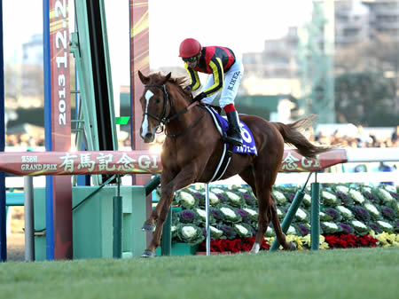 オルフェーヴル、ラストランを8馬身差圧勝！有終の美を飾る/有馬記念 