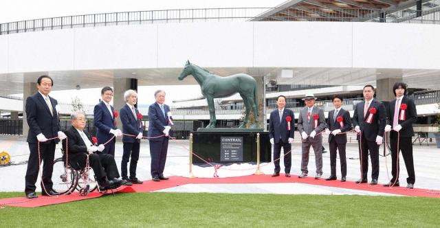 コントレイル像 新装京都競馬場に設置、ノースヒルズ前田代表「夢で