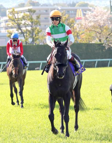 桜花賞】良血馬ペリファーニアは好位からしぶとく3着を確保 横山武史